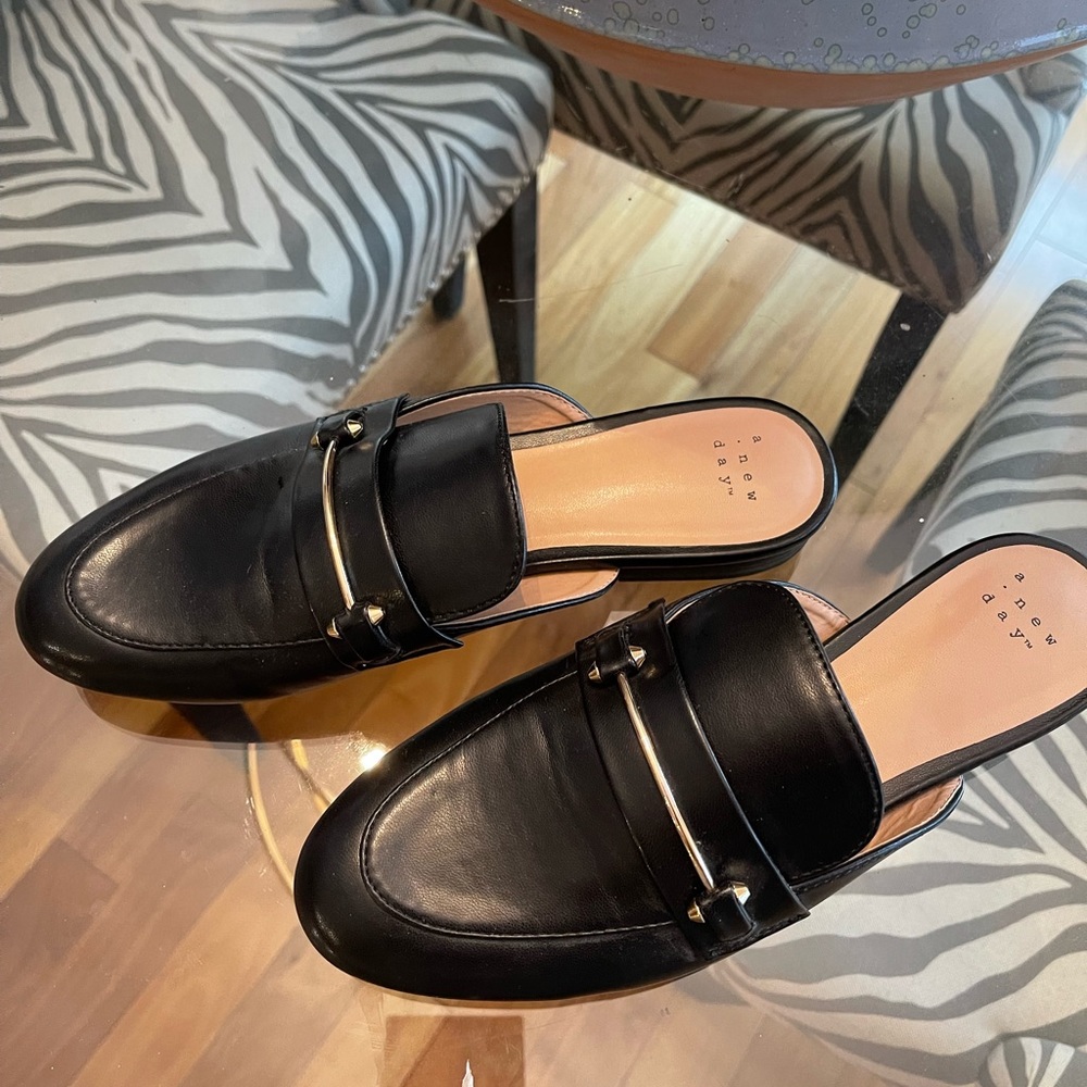 “A New Day” Target brand Black vegan leather mules size 9.